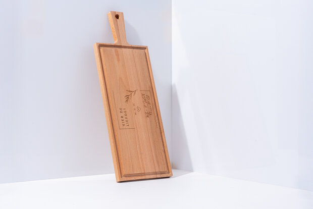 Borrelplank van massief beukenhout met tekstgravure